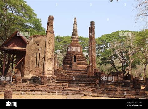 Rewolucja Sukhothai: Podniesienie Królestwa Sukhothai w XIII wieku i Wpływ na Rozwój Tajskiej Sztuki